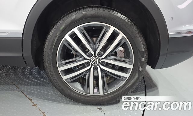 Volkswagen Tiguan (II) 2.0 TDI 4Motion Prestige 2023 — фото 5