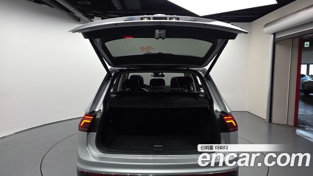 Volkswagen Tiguan (II) 2.0 TDI 4Motion Prestige 2023 — фото 20