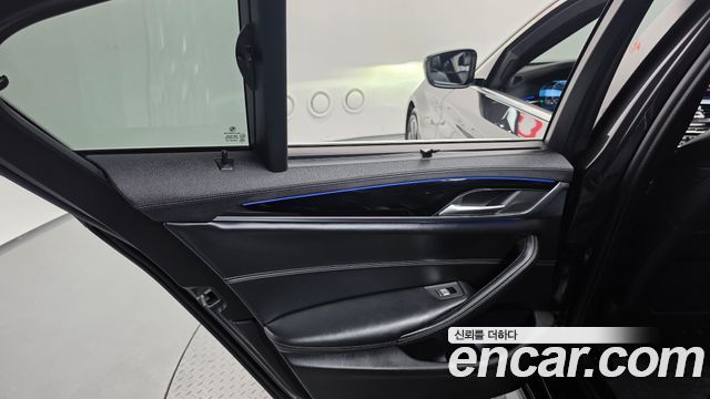 BMW 5 Series (G30) 530i xDrive M Sport Package Plus 2019 — фото 25