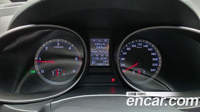 Hyundai Santa Fe (DM) Diesel(e-VGT) 2.0 2WD Premium 2013 — фото 8