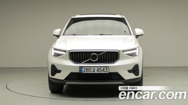 Volvo XC40 B4 Ultimate Bright 2025 — фото 2