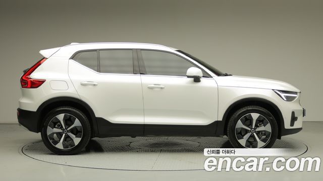 Volvo XC40 B4 Ultimate Bright 2025 — фото 3