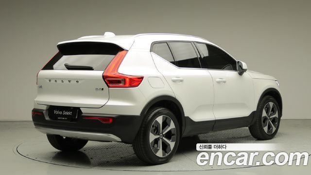 Volvo XC40 B4 Ultimate Bright 2025 — фото 4