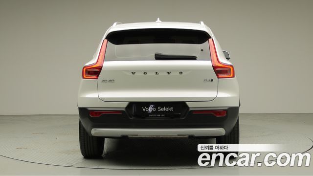 Volvo XC40 B4 Ultimate Bright 2025 — фото 5
