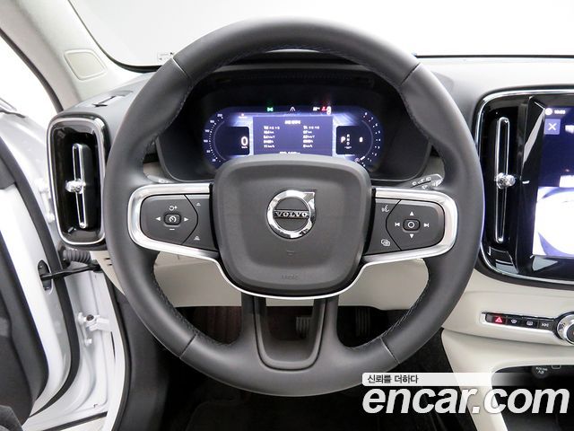 Volvo XC40 B4 Ultimate Bright 2025 — фото 8
