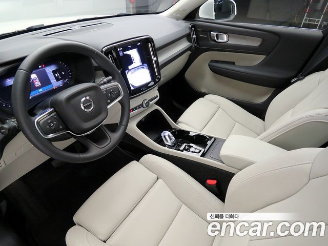 Volvo XC40 B4 Ultimate Bright 2025 — фото 16