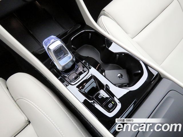 Volvo XC40 B4 Ultimate Bright 2025 — фото 20