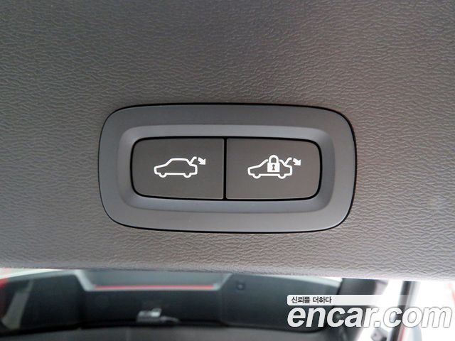Volvo XC40 B4 Ultimate Bright 2025 — фото 23