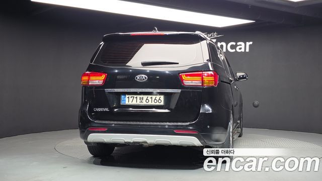 Kia Carnival 9-seater Prestige 2016 — фото 4