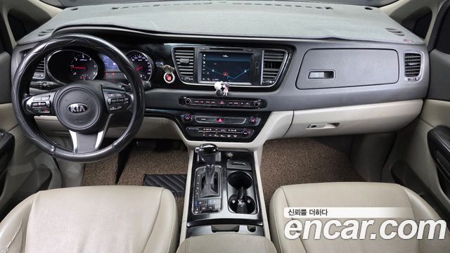Kia Carnival 9-seater Prestige 2016 — фото 7