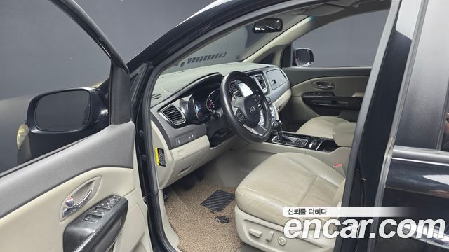 Kia Carnival 9-seater Prestige 2016 — фото 10