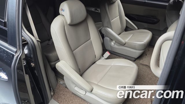 Kia Carnival 9-seater Prestige 2016 — фото 12