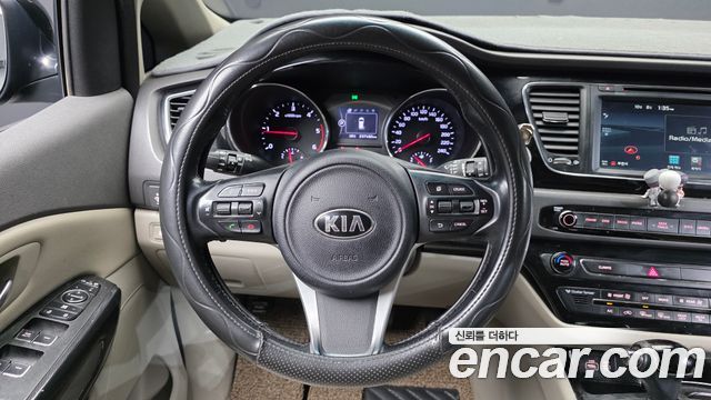 Kia Carnival 9-seater Prestige 2016 — фото 13