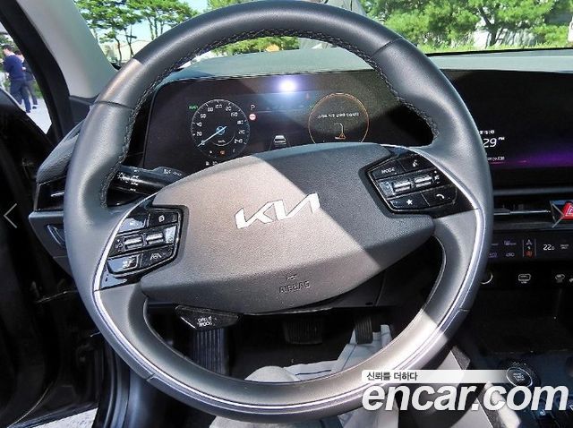 Kia Niro Prestige 2022 — фото 8