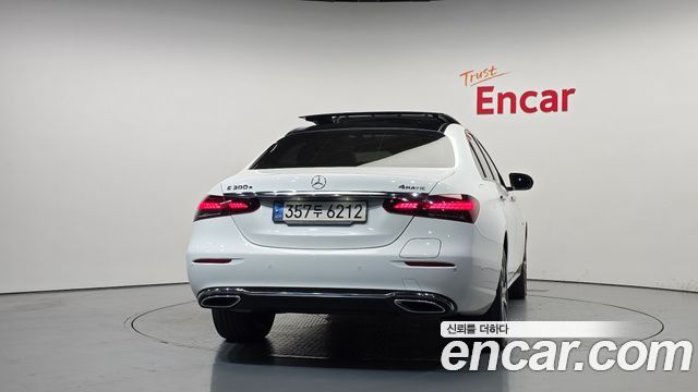 Mercedes-Benz E-Class (W213) E300e 4MATIC Exclusive 2021 — фото 4