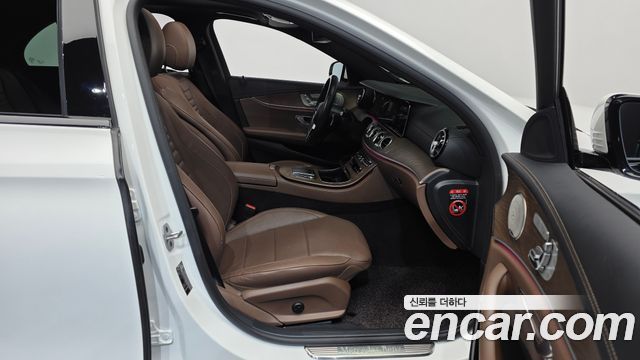 Mercedes-Benz E-Class (W213) E300e 4MATIC Exclusive 2021 — фото 11