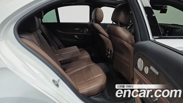 Mercedes-Benz E-Class (W213) E300e 4MATIC Exclusive 2021 — фото 12