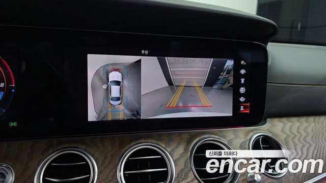 Mercedes-Benz E-Class (W213) E300e 4MATIC Exclusive 2021 — фото 15