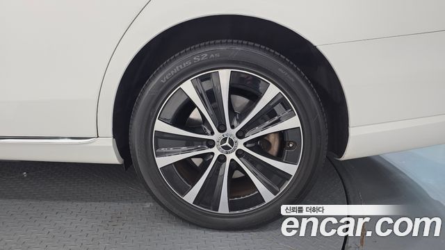 Mercedes-Benz E-Class (W213) E300e 4MATIC Exclusive 2021 — фото 21
