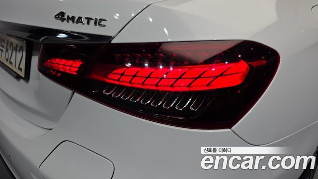 Mercedes-Benz E-Class (W213) E300e 4MATIC Exclusive 2021 — фото 23