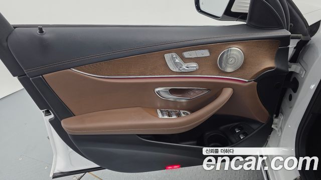 Mercedes-Benz E-Class (W213) E300e 4MATIC Exclusive 2021 — фото 24