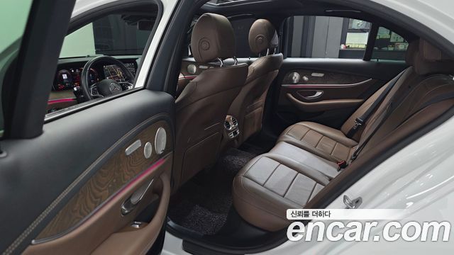 Mercedes-Benz E-Class (W213) E300e 4MATIC Exclusive 2021 — фото 26