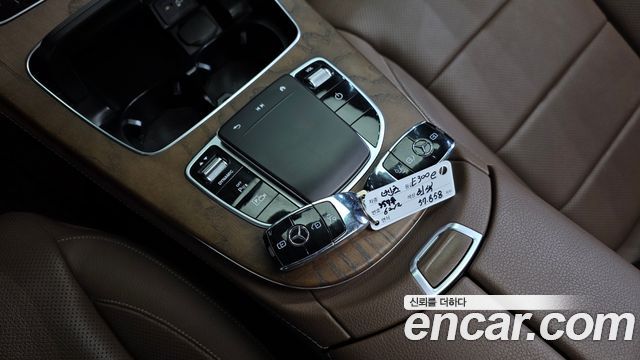 Mercedes-Benz E-Class (W213) E300e 4MATIC Exclusive 2021 — фото 30