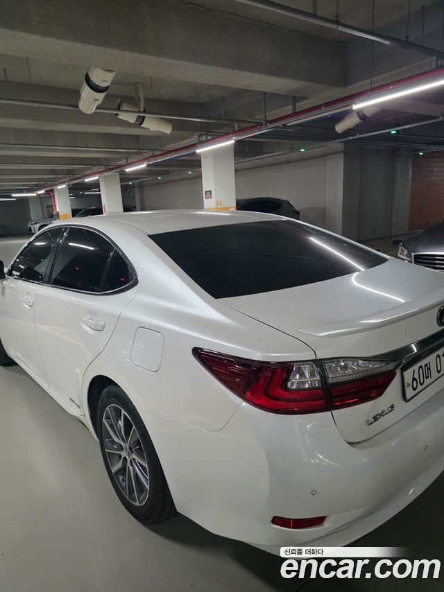 Lexus ES300h Supreme XV60 2016 — фото 4