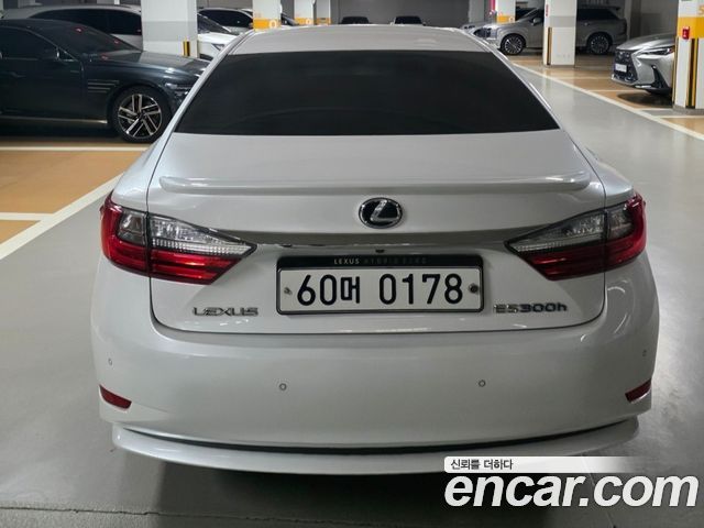 Lexus ES300h Supreme XV60 2016 — фото 5