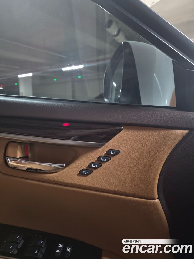 Lexus ES300h Supreme XV60 2016 — фото 9