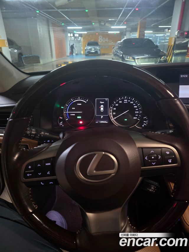 Lexus ES300h Supreme XV60 2016 — фото 10