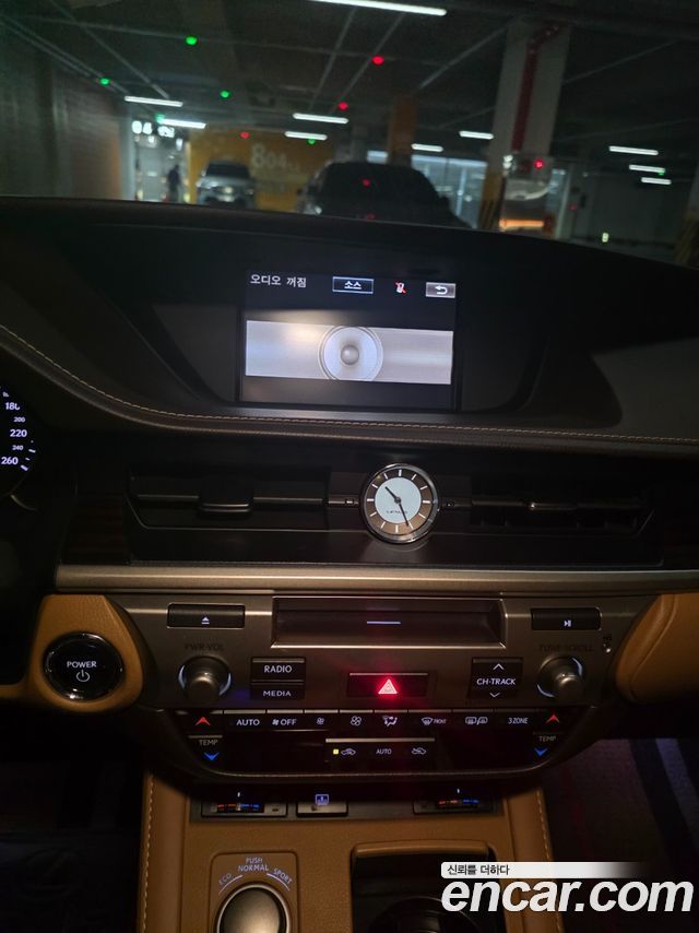 Lexus ES300h Supreme XV60 2016 — фото 16