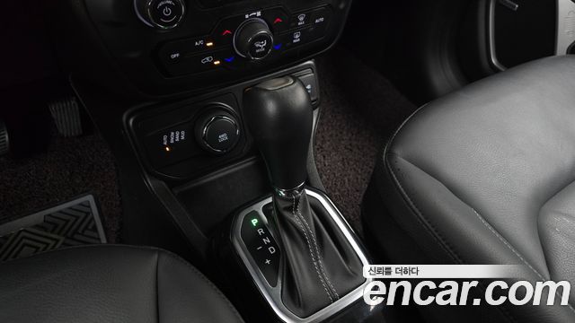 Jeep Renegade 2.4 80th Edition AWD 2021 — фото 9