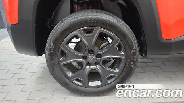 Jeep Renegade 2.4 80th Edition AWD 2021 — фото 27