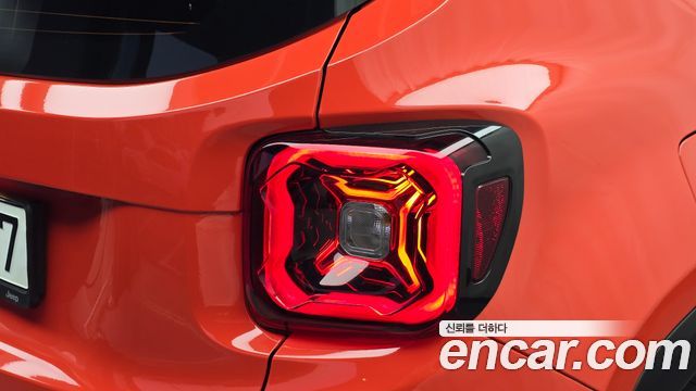Jeep Renegade 2.4 80th Edition AWD 2021 — фото 29