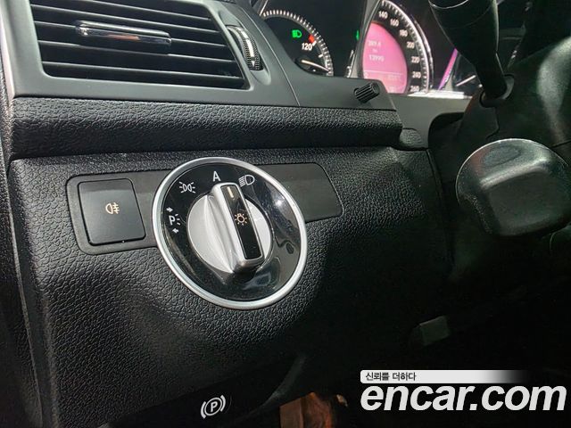 Mercedes-Benz C-Class (W204) C200 CGI 2011 — фото 20
