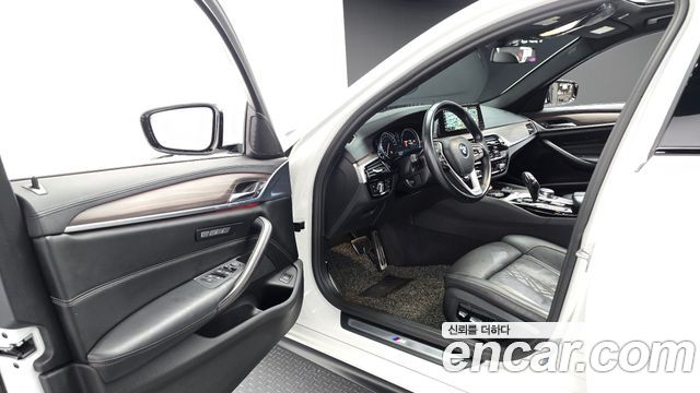 BMW 5 Series (G30) 520d xDrive M Sport Package Plus 2017 — фото 10