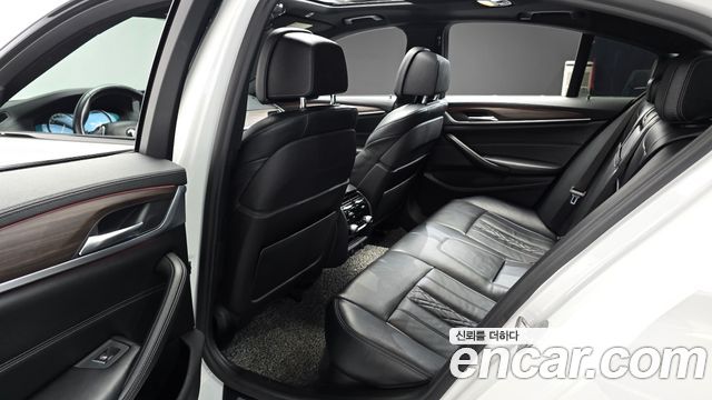 BMW 5 Series (G30) 520d xDrive M Sport Package Plus 2017 — фото 15