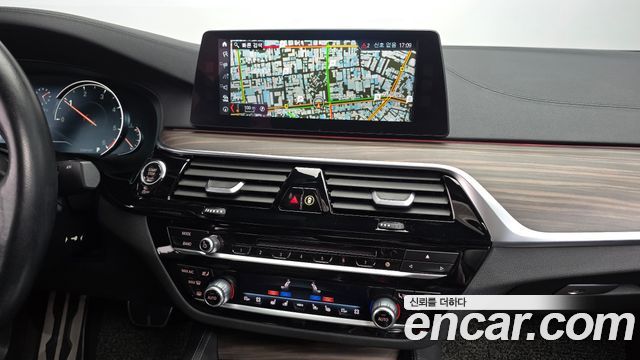 BMW 5 Series (G30) 520d xDrive M Sport Package Plus 2017 — фото 17