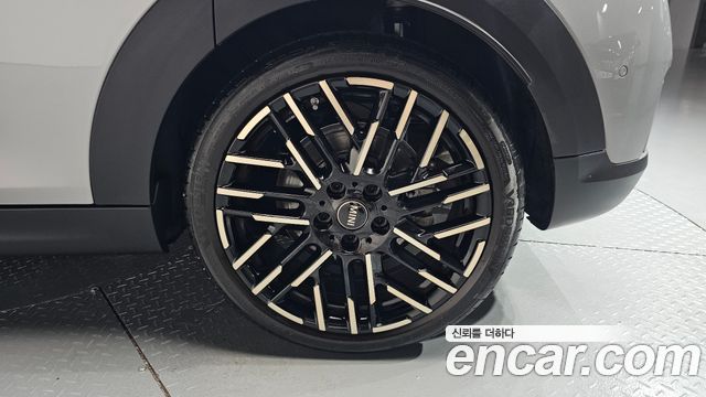 MINI Cooper S (IV) 5 Door Favoured 2025 — фото 21