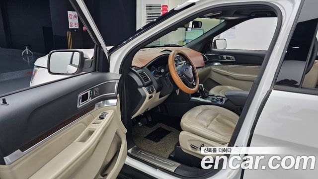 Ford Explorer 3.5 Limited 4WD 5th 2018 — фото 10