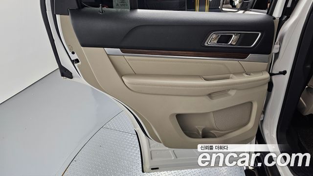Ford Explorer 3.5 Limited 4WD 5th 2018 — фото 25