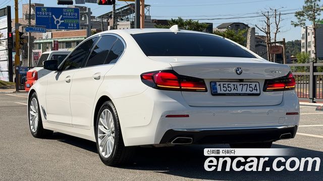BMW 5 Series (G30) 520i Luxury 2023 — фото 2