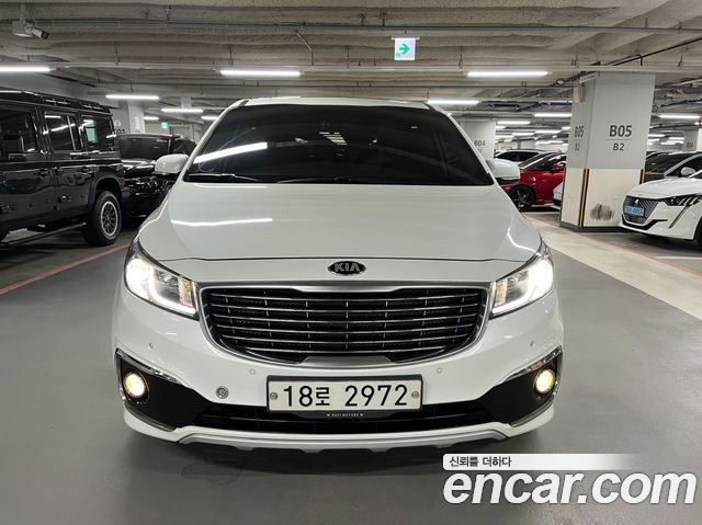Kia Carnival 9-seater Prestige 2015 — фото 1
