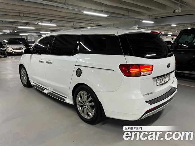 Kia Carnival 9-seater Prestige 2015 — фото 3