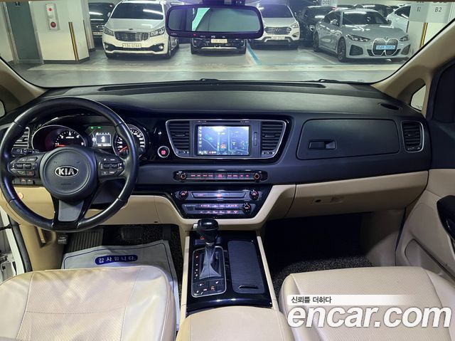 Kia Carnival 9-seater Prestige 2015 — фото 5