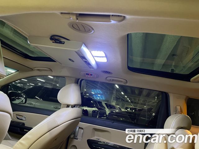 Kia Carnival 9-seater Prestige 2015 — фото 18