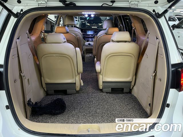 Kia Carnival 9-seater Prestige 2015 — фото 21