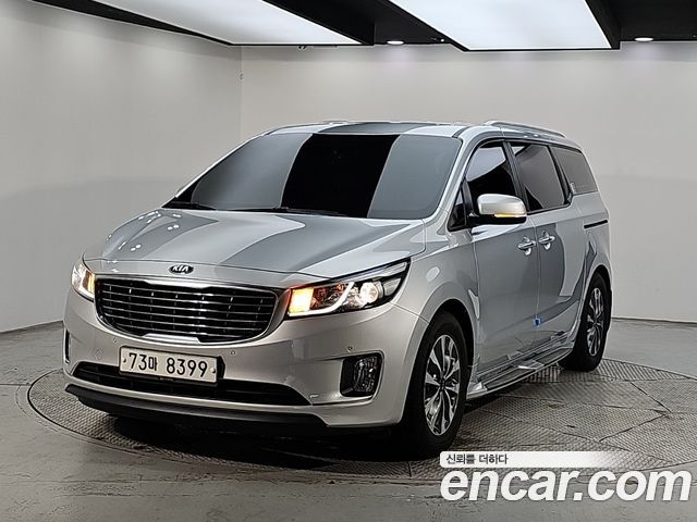 Kia Carnival 11-seater Prestige 2015 — фото 1