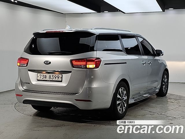 Kia Carnival 11-seater Prestige 2015 — фото 4